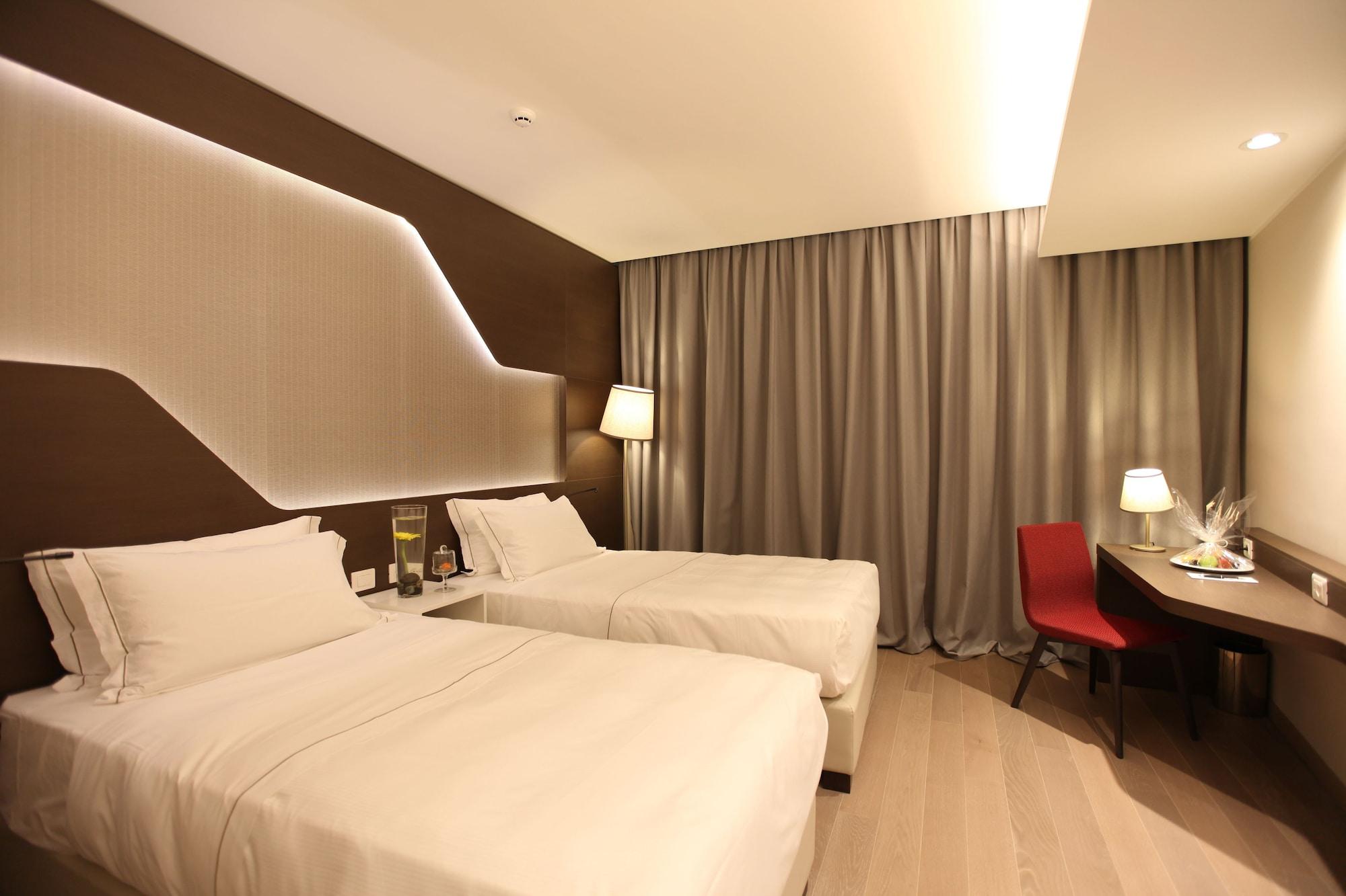 Doubletree By Hilton Yerevan City Centre Exterior foto