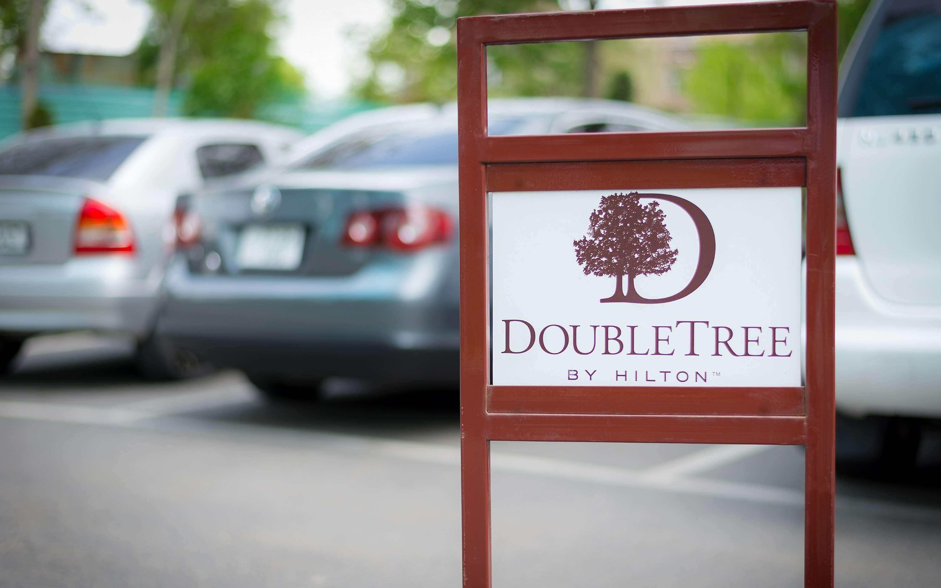 Doubletree By Hilton Yerevan City Centre Exterior foto