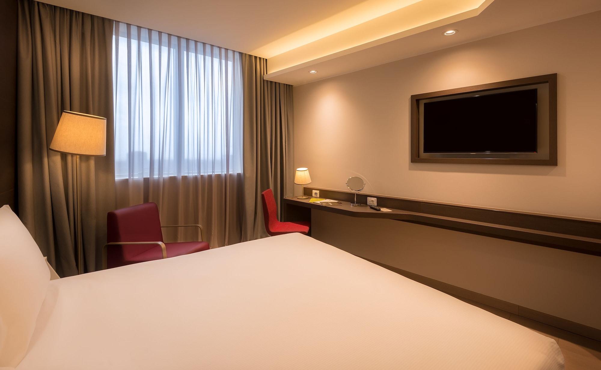 Doubletree By Hilton Yerevan City Centre Exterior foto