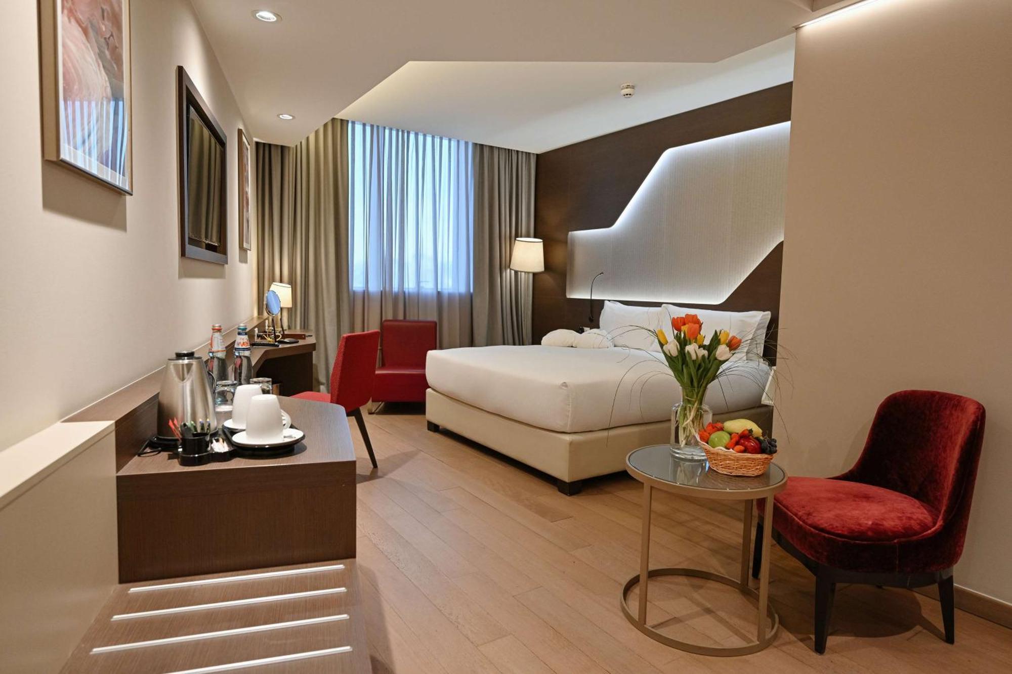 Doubletree By Hilton Yerevan City Centre Exterior foto
